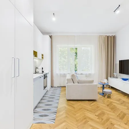 아파트 Superapart Saska 76 - With Workspace 바르샤바